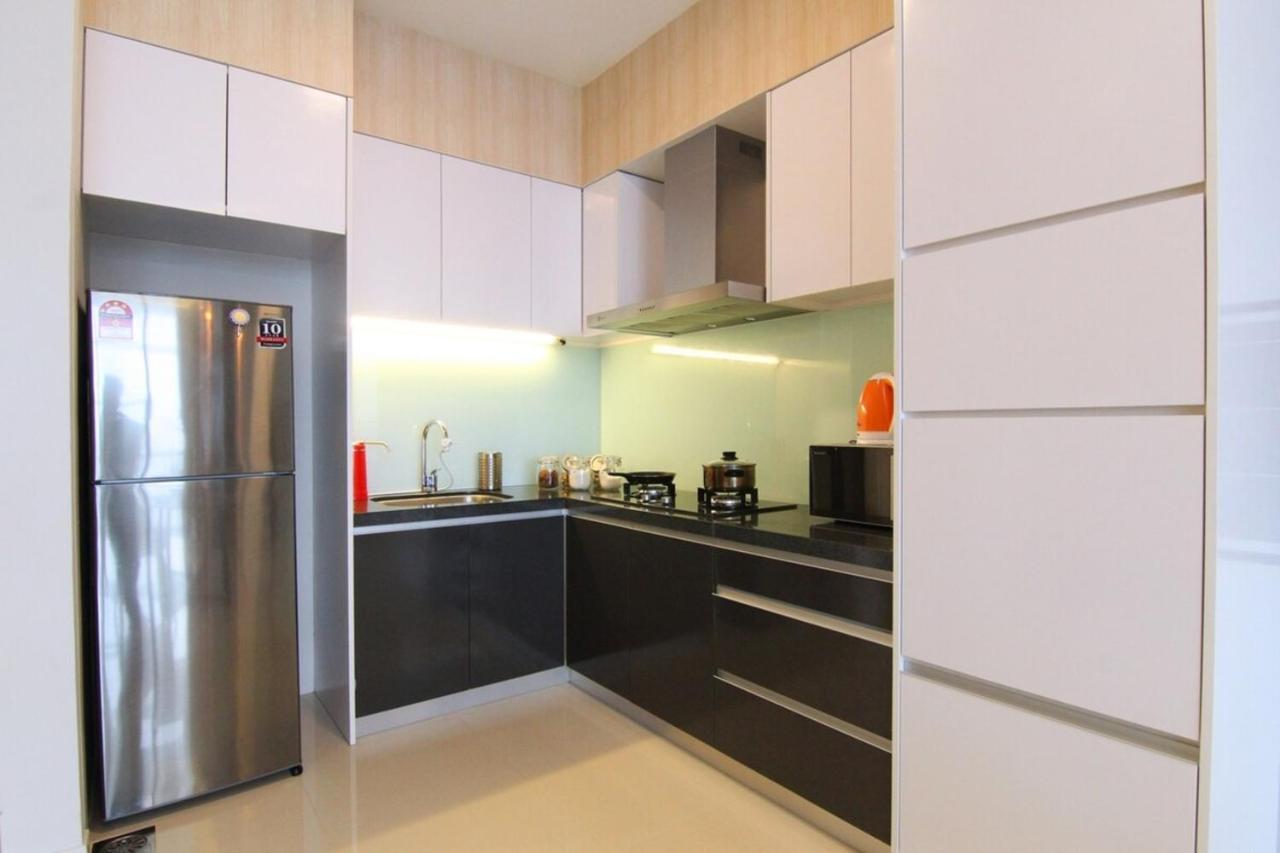 The Azure Residences Kampong Baharu Sungai Way Exterior photo