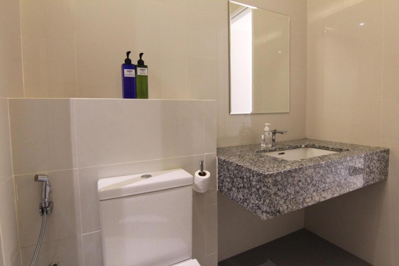 The Azure Residences Kampong Baharu Sungai Way Exterior photo
