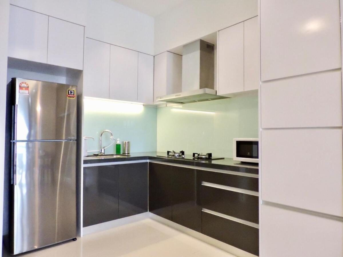 The Azure Residences Kampong Baharu Sungai Way Exterior photo