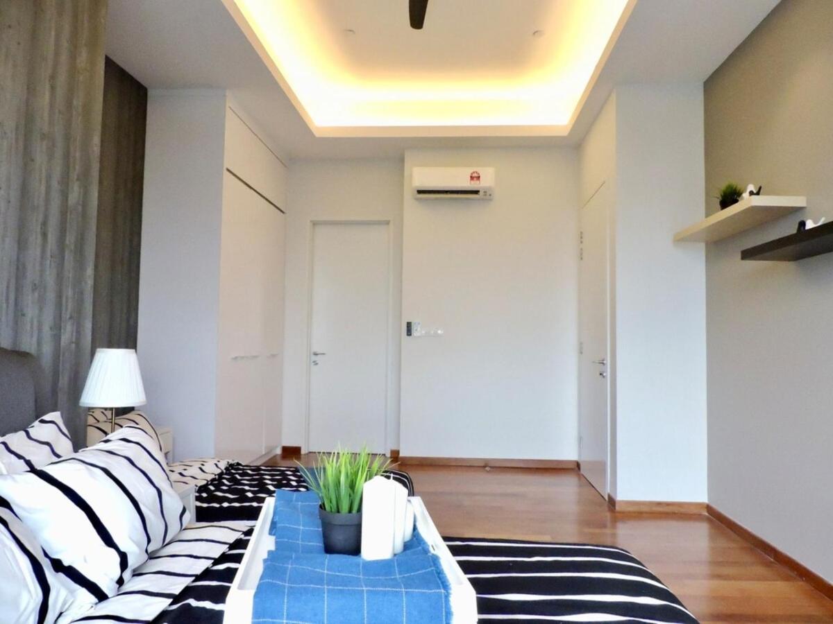The Azure Residences Kampong Baharu Sungai Way Exterior photo